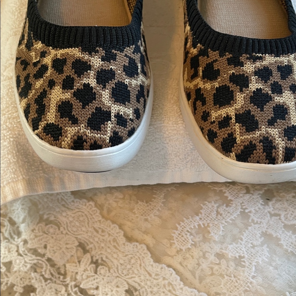 Leopard Print Women's Flats - Picture 3 of 7